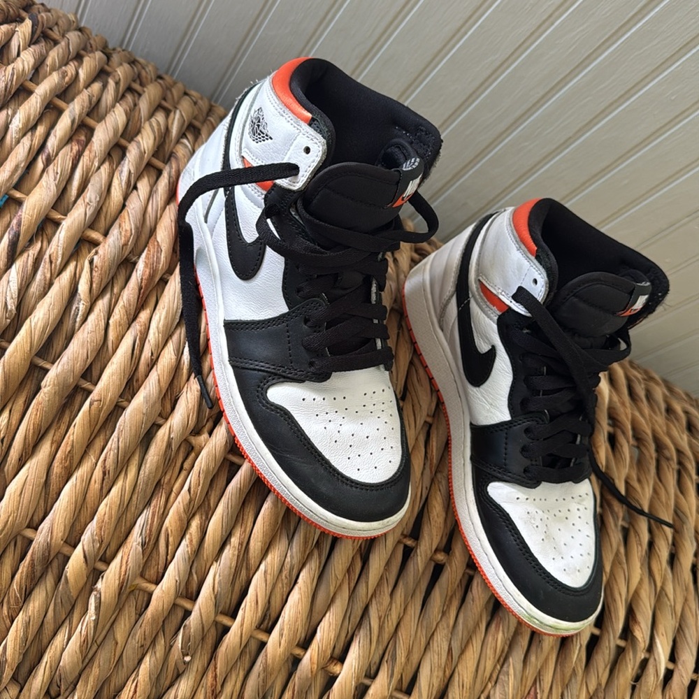 Jordan Youth Air 1 Retro High OG - Picture 8 of 16